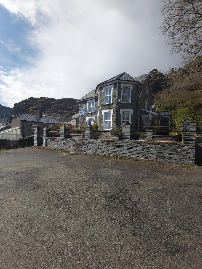 Isallt Guesthouse Blaenau Ffestiniog Exterior foto